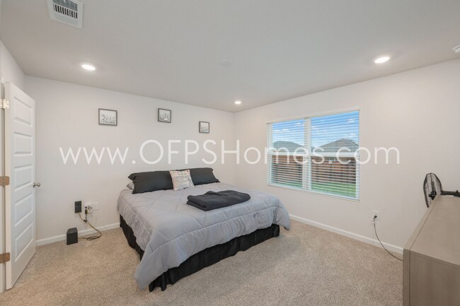 Building Photo - Crestview 4bed/2bath