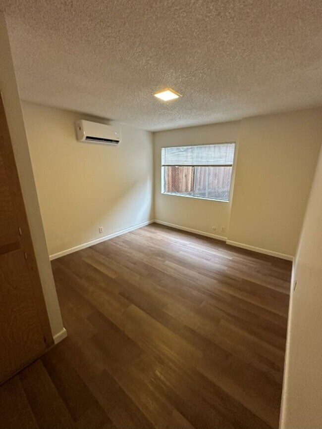 Building Photo - Torrano/DUPLEX