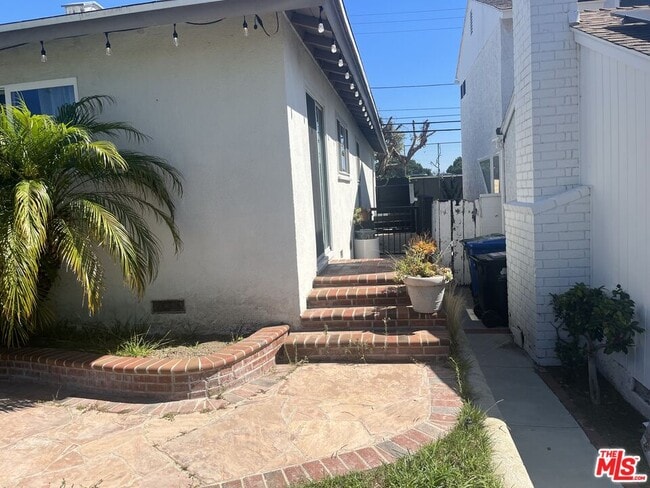 Primary Photo - 8920 Villanova Ave