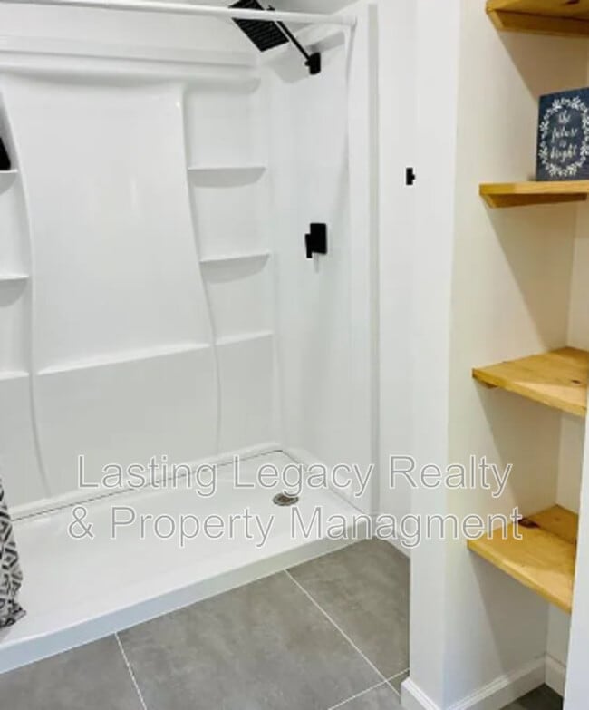 Building Photo - 275 Milling Rd