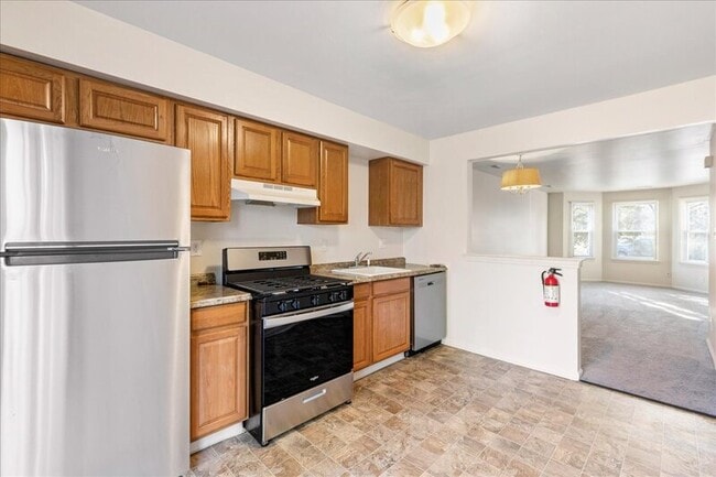 Building Photo - 13 Hamlet Ct