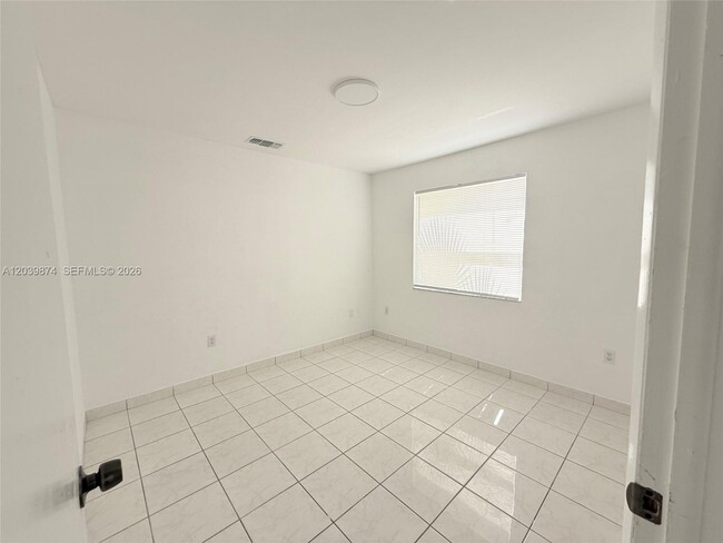 Building Photo - 2645 SW 28th Ct