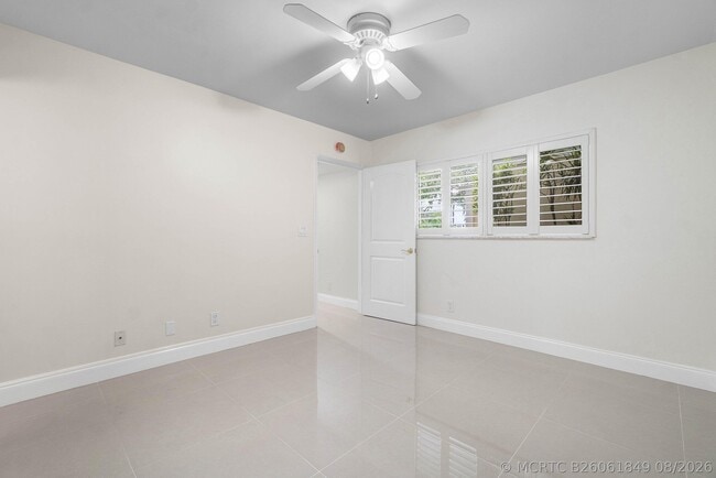 Building Photo - 7290 Kinghurst Dr