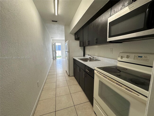 Building Photo - 148 NW 14th Way