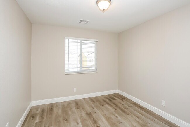 Building Photo - 10811 Cather Ave
