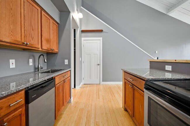 Building Photo - 4Touchstone