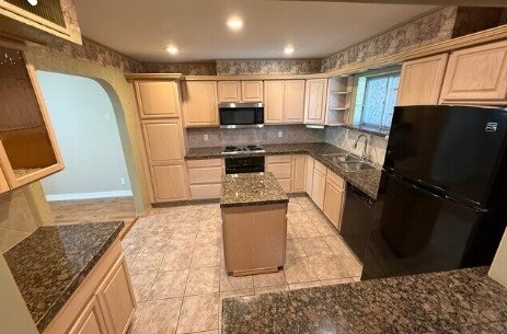 Building Photo - 8618 Baltimore Dr