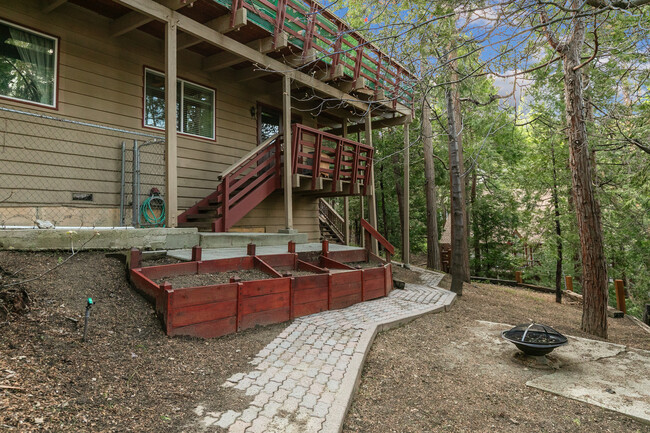 Building Photo - 817 Nadelhorn Dr