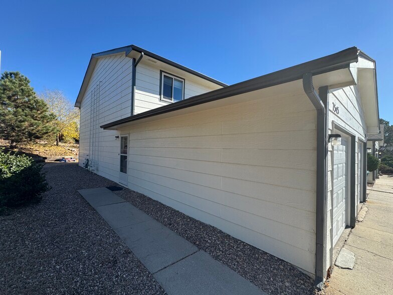 Building Photo - 7545 Banner Ct