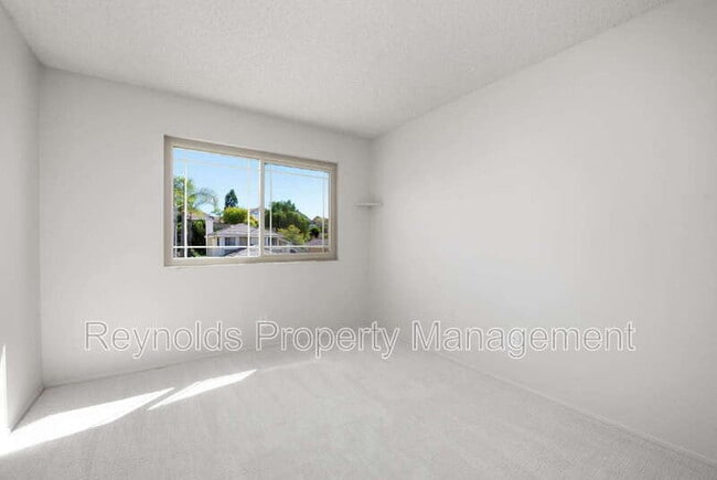 Building Photo - 9462 Pipilo St