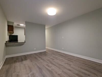 Building Photo - 454 W Barry Ave