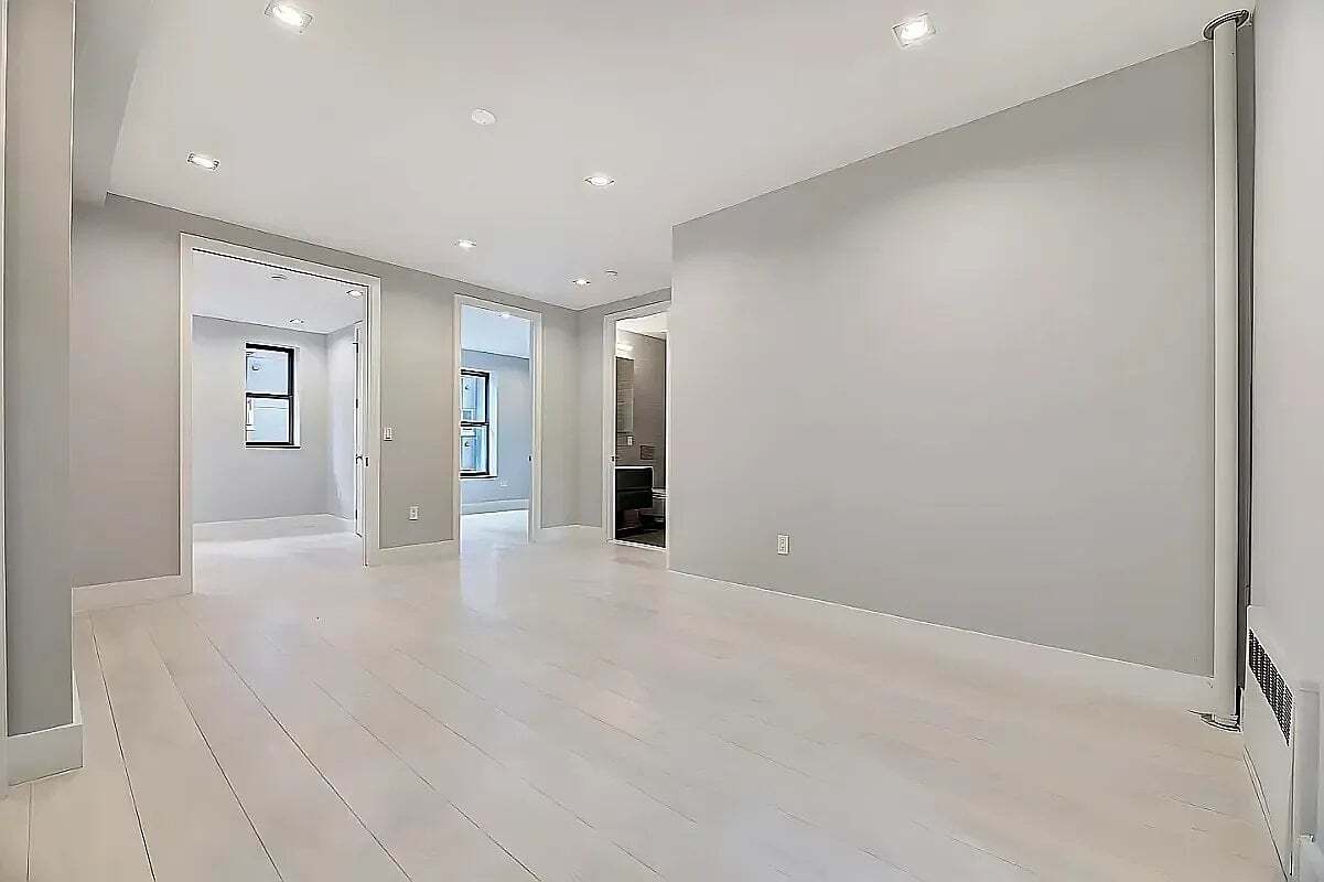 Building Photo - 202 E 13th St