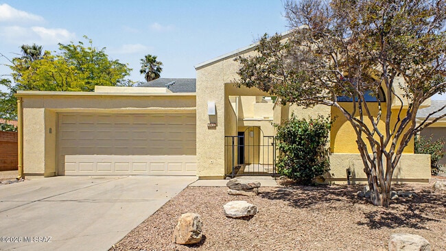 Building Photo - 5250 Woodspring Dr