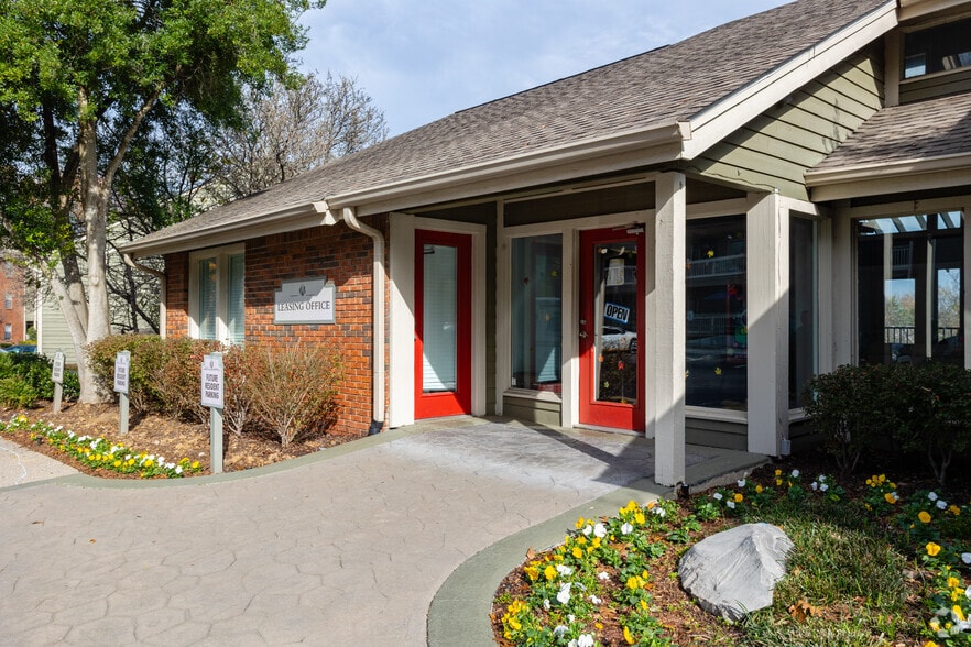 Leasing Office - Highlands at the Lake