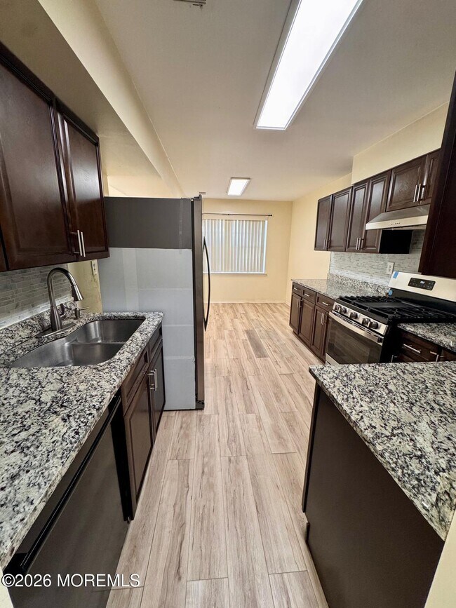 Building Photo - 1202 Green Hollow Dr