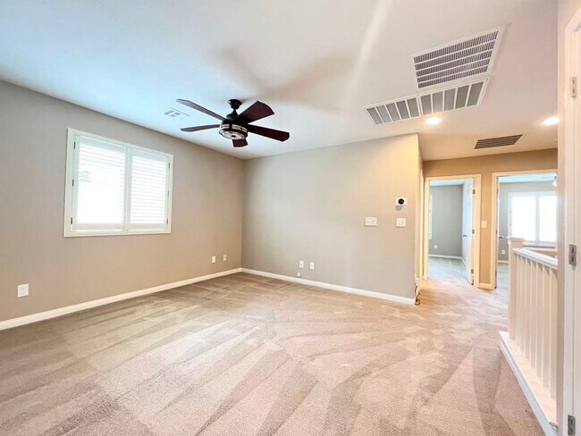 Building Photo - 10530 Siesta Key St