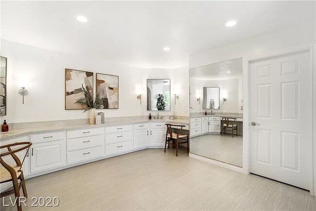 Building Photo - 7777 Willow Cove Cir