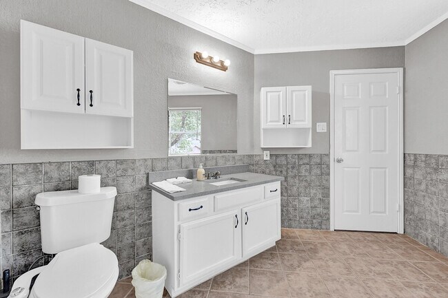 Building Photo - 4510 Beechcraft St