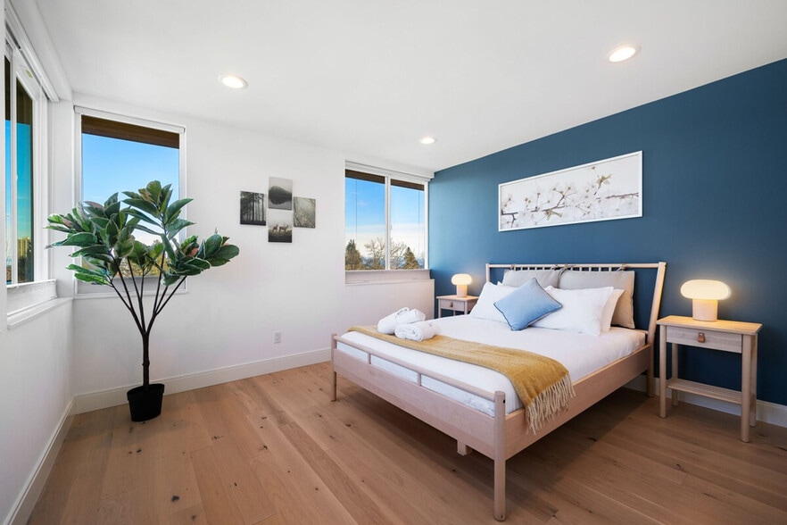 Building Photo - 4510 1st Ave NE