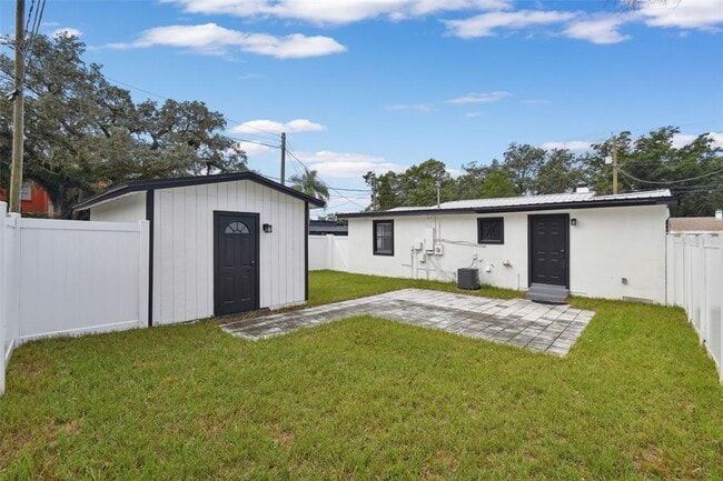 Building Photo - 3901 N Ola Ave