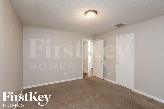 Building Photo - 6756 Burlingame Dr