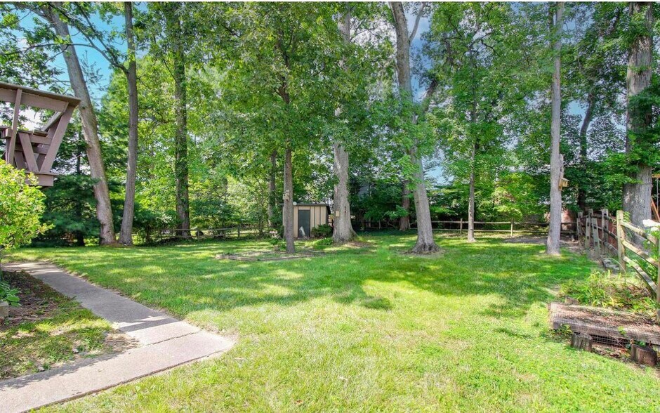 Building Photo - 1405 Pleasant Valley Dr