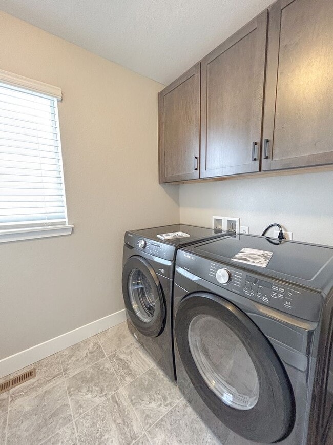 Building Photo - Brookfield Home Available in North Central...