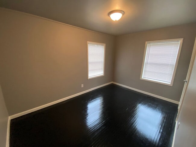 Building Photo - JANUARY MOVE IN SPECIAL!! FIRST MONTH FREE!