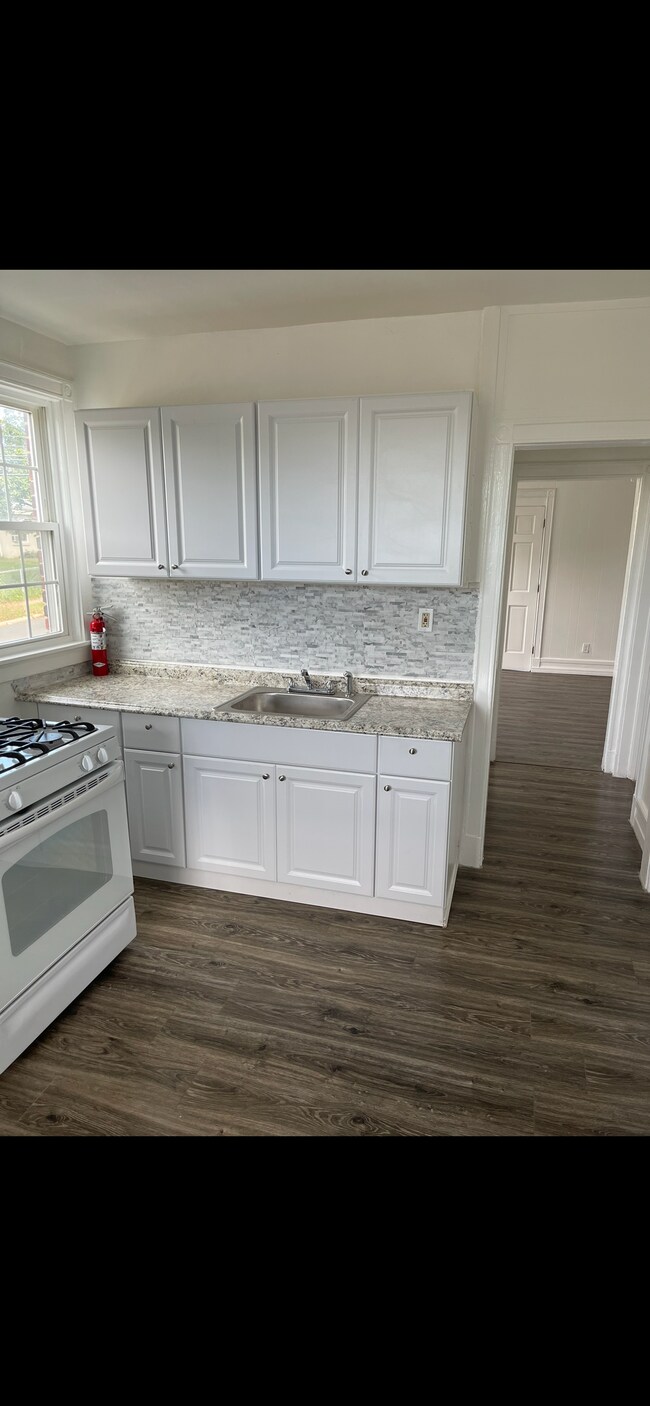 Building Photo - 411 Dover St