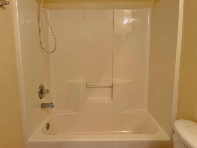 Building Photo - The Gables 2BR | 2.5BA Townhome!