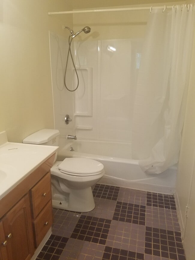 Building Photo - Single Family Home within walking distance to Quinnipiac