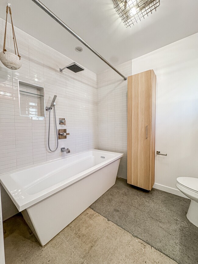 Building Photo - 3809 Floral Dr