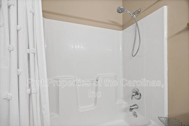 Building Photo - 215 6th St