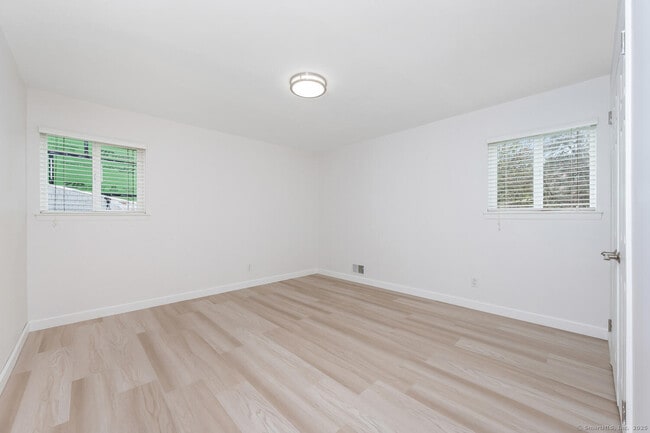 Building Photo - 14 Amherst Rd