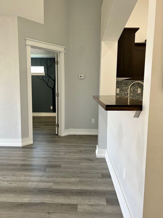 Building Photo - Great Updated Home