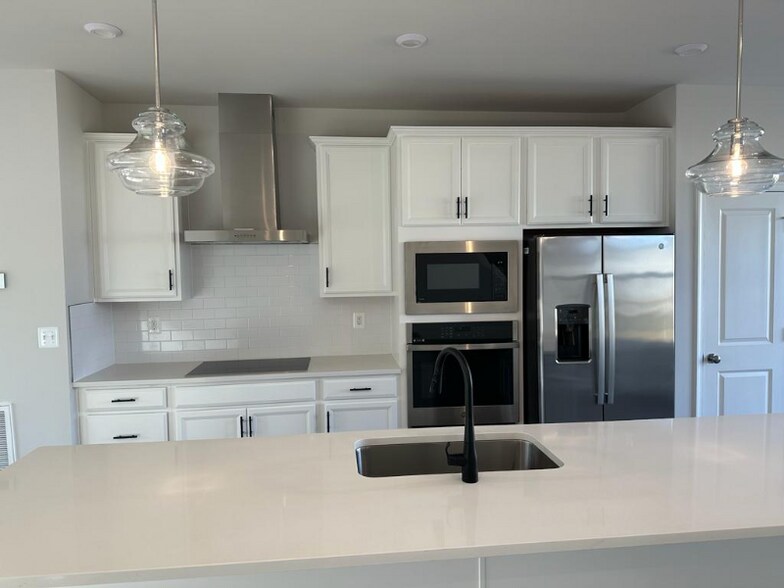 Building Photo - 619 Rivanna Hl Rd