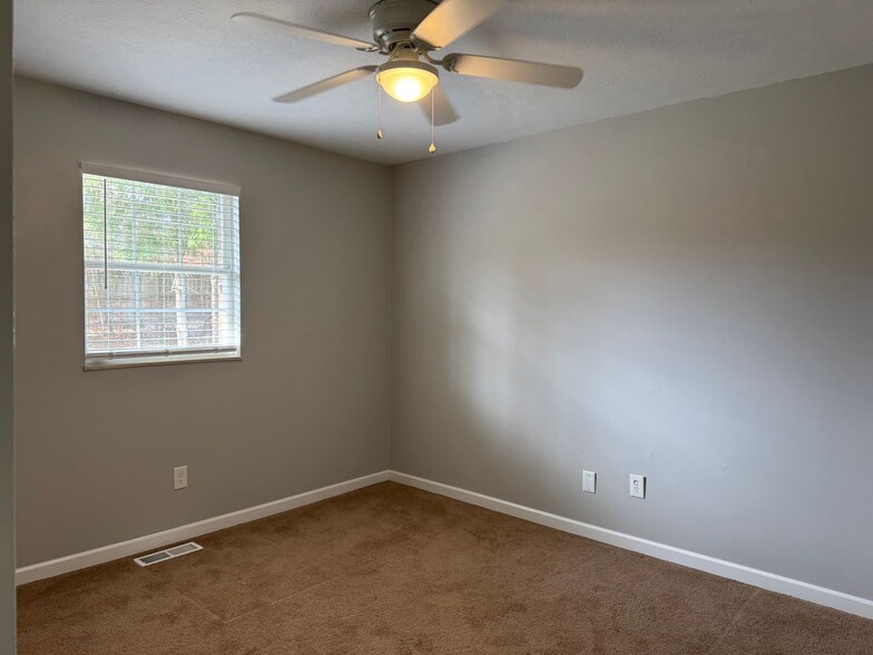 Building Photo - 33 Campbell Dr