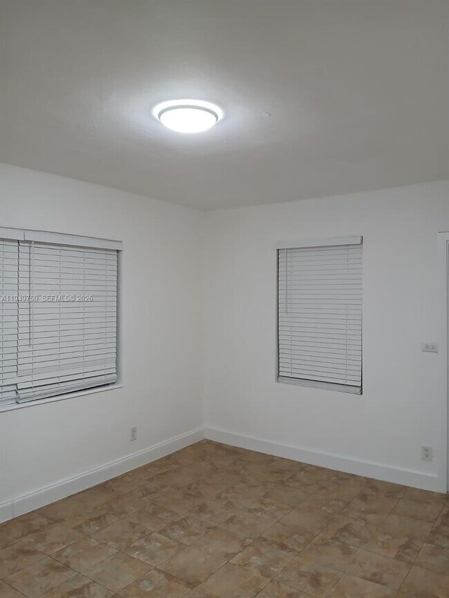 Building Photo - 505 NE 82nd St