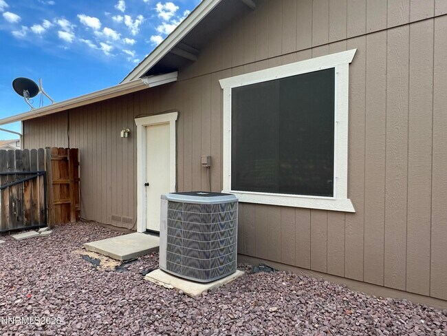 Building Photo - 2175 Albatross Way