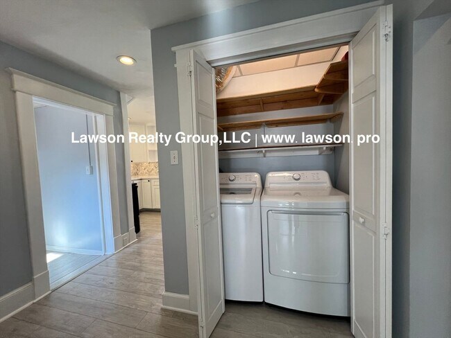 Building Photo - Charming Grandin Court House with Detached Garage and In Law Suite