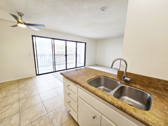 Building Photo - 4705 Marina Dr