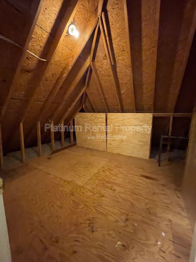 Building Photo - 4204 N Mountain Rd NE