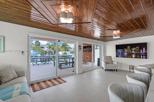 Building Photo - 125 Gardenia St