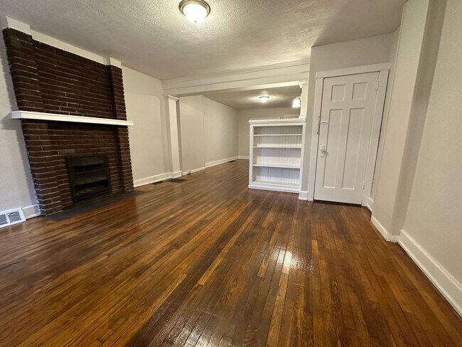 Building Photo - Outstanding 3BR Townhome with Lots of Outdoor Space! Give Us a Call for a Tour!