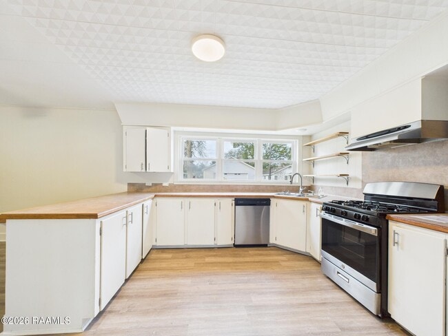 Building Photo - 528 St Julien Ave