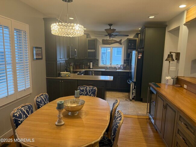 Building Photo - 128 Woodland Ave