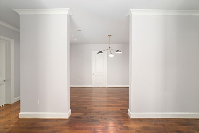 Building Photo - 2221 Welch St
