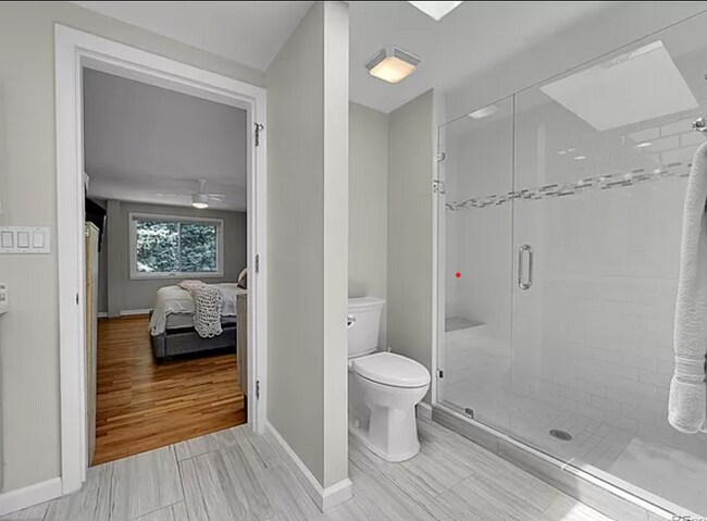 Master bath (upstairs) - 2644 S High St