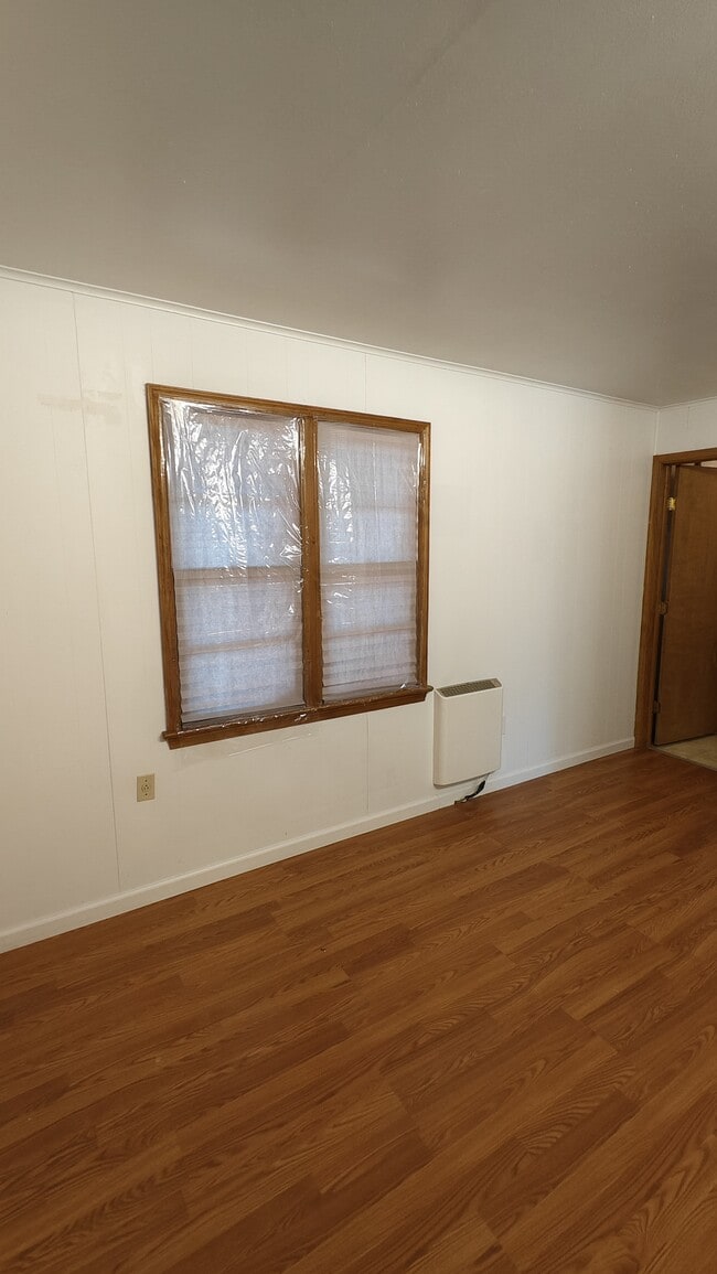 Building Photo - Chestnut Grove Village 13, 14, 15, 16