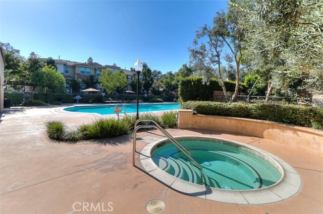 Building Photo - 754 W 1st St